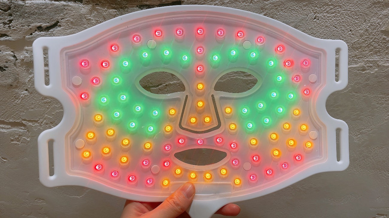 自宅でコラーゲンマシンが受けられる美顔器？！英国初のLEDマスク
